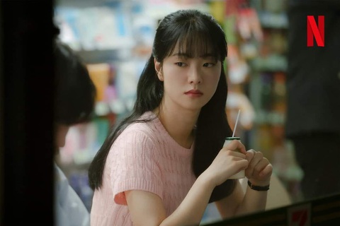 Jeon Yeo Bin 'trẻ hóa' bất ngờ khi kết đôi cùng Ahn Hyo Seop - Ảnh 2. Jeon Yeo Bin nhập vai nữ sinh ở tuổi 34