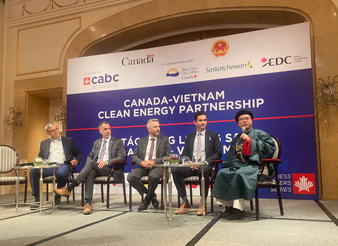 Diễn đàn Hợp tác Năng lượng sạch Canada - Việt Nam tại TP.HCM, ngày 21-8 - Ảnh: NGUYÊN HẠNH Diễn đàn Hợp tác Năng lượng sạch Canada - Việt Nam tại TP.HCM, ngày 21-8 - Ảnh: NGUYÊN HẠNH