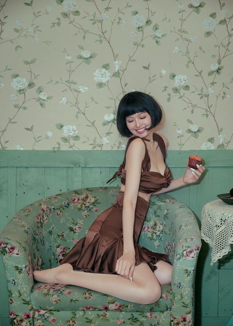 Sắc vóc hot girl đời đầu Tâm Tít ra sao ngày trở lại - Ảnh 6. Trước đó, Tâm Tít cũng đăng tải nhiều khoảnh khắc đẹp như "búp bê" trên trang cá nhân