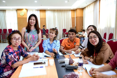 Những sứ giả của tiếng Việt khắp thế giới - Ảnh 1. Các giáo viên tham gia buổi tập huấn giảng dạy tiếng Việt tại Hà Nội vào ngày 21-8 - Ảnh: NAM TRẦN