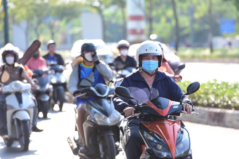 Thời tiết hôm nay 23-8: Trung Bộ đến Nam Bộ nắng, có nơi tia cực tím nguy hiểm - Ảnh 1. Hôm nay thời tiết Nam Bộ, Trung Bộ nắng đến nắng nóng, tia cực tím có nơi đạt ngưỡng nguy hiểm - Ảnh: DUYÊN PHAN