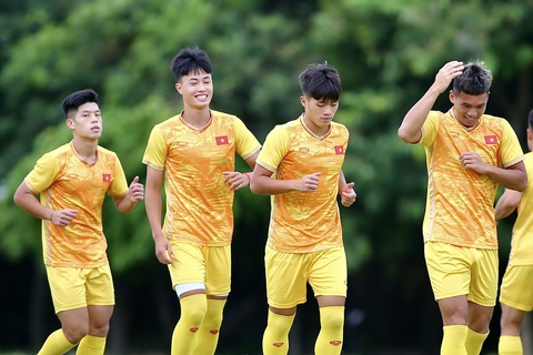 U23 Việt Nam - U23 Philippines: Hướng đến chiến thắng - Ảnh 1. Các cầu thủ U23 Việt Nam trong buổi tập trước trận gặp U23 Philippines - Ảnh: HOÀNG TÙNG