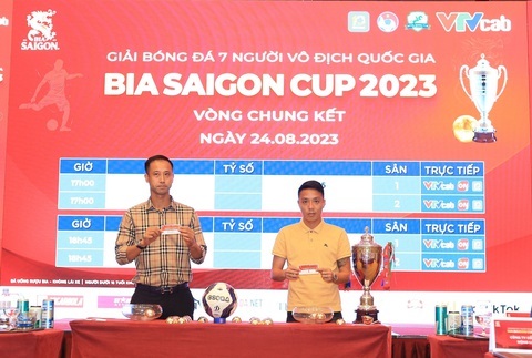 8 đội tranh tài tại vòng chung kết giải bóng đá 7 người quốc gia VPL-S4 - Ảnh 1. Lễ bốc thăm các trận đấu tại VPL-S4 sáng 22-8 - Ảnh: VIETFOOTBALL