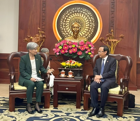 Bí thư Thành ủy Nguyễn Văn Nên (phải) tiếp tân Ngoại trưởng Úc Penny Wong sáng 23-8 - Ảnh: NGHI VŨ Bí thư Thành ủy Nguyễn Văn Nên (phải) tiếp tân Ngoại trưởng Úc Penny Wong sáng 23-8 - Ảnh: NGHI VŨ