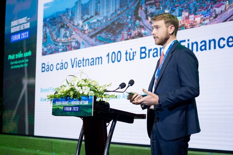 Ông Alex lý giải cách đánh giá Viettel dựa trên ba trụ cột cốt lõi của thương hiệu là Đầu tư thương hiệu - Tài sản thương hiệu và Hiệu suất thương hiệu Ông Alex lý giải cách đánh giá Viettel dựa trên ba trụ cột cốt lõi của thương hiệu là Đầu tư thương hiệu - Tài sản thương hiệu và Hiệu suất thương hiệu