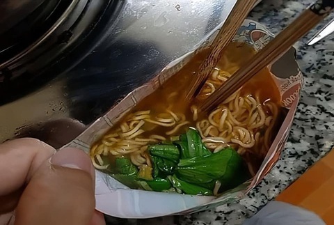 Ảnh vui 23-8: 'Trình' uống sữa tăng vọt sau 180 ngày - Ảnh 6. Đỉnh cao của sự lười biếng.