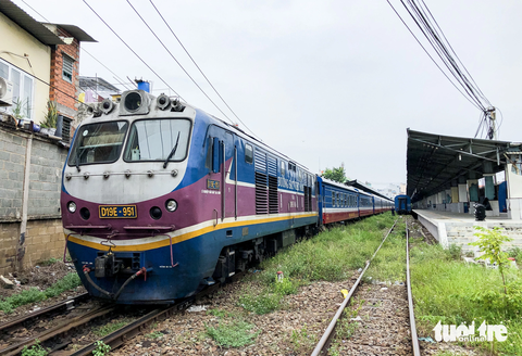 Đề xuất mở rộng ga Sài Gòn, có quảng trường, bến xe buýt - Ảnh 1. Ga Sài Gòn (quận 3, TP.HCM) có cả tàu khách và tàu hàng - Ảnh: CHÂU TUẤN