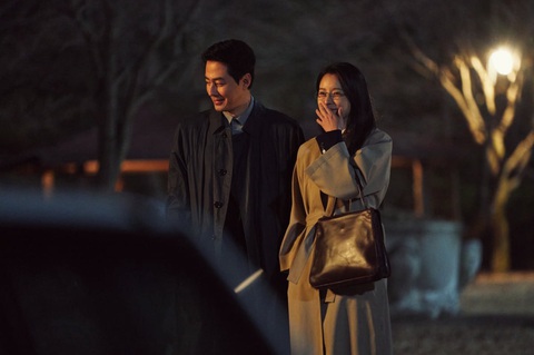 Lí do Jo In Sung và Han Hyo Joo được ‘đẩy thuyền’ gấp sau màn hợp tác 'Moving' - Ảnh 3. Cặp đôi khiến fan phim tích cực đẩy thuyền, mong phim giả tình thật