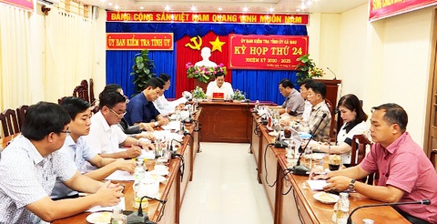 Chuyển hai gói thầu liên quan đến AIC sang công an điều tra - Ảnh 1. Kỳ họp lần thứ 24 của Ủy ban kiểm tra Tỉnh ủy Cà Mau chỉ ra nhiều hạn chế, khuyết điểm - Ảnh: C.T.V.