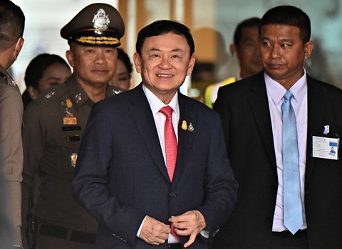 Ngày 22-8, Cựu thủ tướng Thái Lan Thaksin Shinawatra về nước lần đầu tiên sau 17 ở nước ngoài - Ảnh: AFP Ngày 22-8, cựu thủ tướng Thái Lan Thaksin Shinawatra về nước lần đầu tiên sau 17 năm ở nước ngoài - Ảnh: AFP