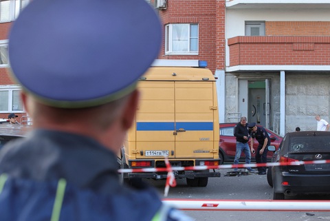 Mỹ 'nước đôi' chuyện Ukraine tấn công vào sâu Nga - Ảnh 1. Hiện trường một vụ tấn công bằng drone ở Krasnogorsk (Nga) ngày 22-8 - Ảnh: REUTERS
