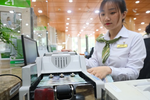 Lãi suất huy động dưới 3 tháng tại nhóm Big4 chỉ còn 3%/năm - Ảnh 1. Các ngân hàng đang chạy đua giảm lãi suất huy động - Ảnh: NGỌC PHƯỢNG