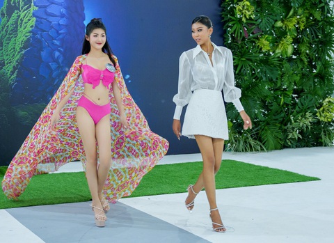 Á hậu Thạch Thu Thảo ước mơ được bước trên sàn catwalk thế giới - Ảnh 2. Á hậu Thạch Thu Thảo ước mơ được bước trên sàn catwalk thế giới - Ảnh 2.