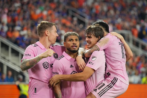 Messi lại là 'cứu tinh' đưa Inter Miami vào chung kết US Open Cup - Ảnh 1. Inter Miami ăn mừng chiến thắng trước Cincinnati - Ảnh: Reuters