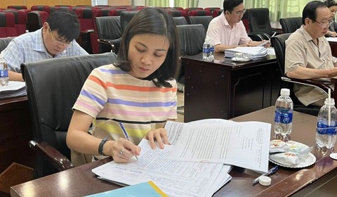 TP.HCM muốn thí điểm thi tuyển lãnh đạo cấp sở năm 2023 - Ảnh 1. Các thí sinh thi tuyển chức danh giám đốc Bệnh viện Mắt đang làm bài thi vòng thi thứ nhất - Ảnh: Sở Y tế TP.HCM