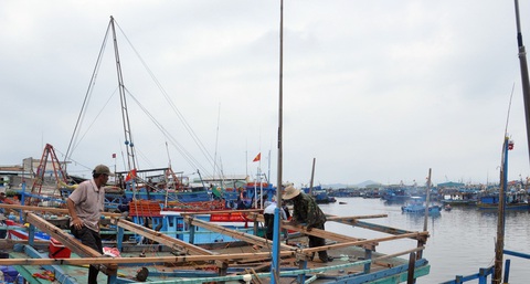 Đề nghị truy tố nguyên giám đốc sở Nông nghiệp và phát triển nông thôn tỉnh Bà Rịa - Vũng Tàu - Ảnh 2. Đóng tàu cá tại tỉnh Bà Rịa - Vũng Tàu - Ảnh: ĐÔNG HÀ