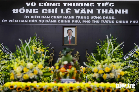 Tiễn biệt cố Phó thủ tướng Lê Văn Thành: Dấu ấn còn mãi với người Hải Phòng - Ảnh 9. Tang lễ diễn ra trang nghiêm, xúc động - Ảnh: NGUYỄN KHÁNH