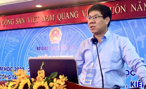 Sẽ hình thành mạng lưới chuyên gia làm đề thi tốt nghiệp THPT - Ảnh 1. Cục trưởng Cục Quản lý chất lượng (Bộ Giáo dục và Đào tạo) phát biểu tại hội nghị chiều 24-8 - Ảnh: TRẦN HUỲNH