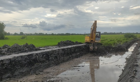 Vành đai 3 TP.HCM qua Long An chưa tìm được 1,1 triệu khối cát để thi công - Ảnh 2. Dự án đường vành đai 3 TP.HCM qua Long An chưa có cát để san lấp - Ảnh: AN LONG