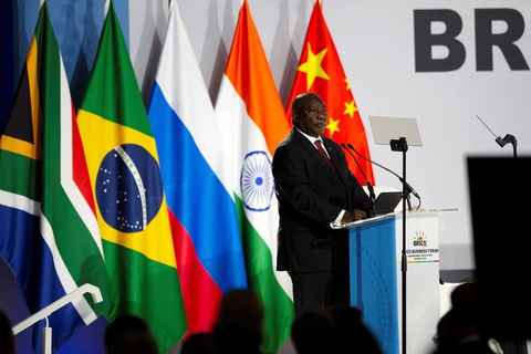 Tổng thống Nam Phi Cyril Ramaphosa phát biểu mở màn Hội nghị Thượng đỉnh BRICS hôm 22-8 - Ảnh: REUTERS Tổng thống Nam Phi Cyril Ramaphosa phát biểu mở màn Thượng đỉnh nhóm BRICS hôm 22-8 - Ảnh: REUTERS