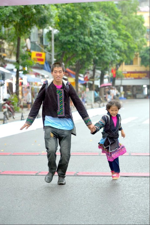 Những khoảnh khắc ấn tượng tại giải chạy MB Ageas Life Happy Ekiden 2023 - Ảnh 2. Những khoảnh khắc ấn tượng tại giải chạy MB Ageas Life Happy Ekiden 2023 - Ảnh 2.