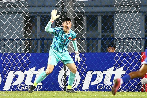 Việc ít được thi đấu đã ảnh hưởng đến khả năng phán đoán của thủ môn Văn Chuẩn - Ảnh: H.TÙNG Việc ít được thi đấu đã ảnh hưởng đến khả năng phán đoán của thủ môn Văn Chuẩn - Ảnh: H.TÙNG