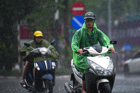 Bắc Bộ và Thanh Hóa tiếp tục mưa to, cảnh báo lũ quét, sạt lở tại 12 tỉnh - Ảnh 1. Bắc Bộ và Thanh Hóa tiếp tục mưa to, cảnh báo lũ quét tại 12 tỉnh - Ảnh: NAM TRẦN