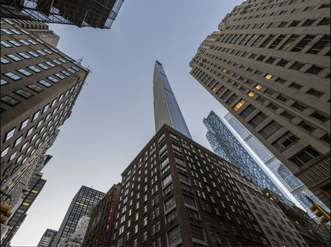 Thị trưởng New York Eric Adams nêu kế hoạch chuyển đổi các tòa nhà văn phòng của thành phố thành 20.000 nhà ở giá rẻ - Ảnh: ANADOLU AGENCY Thị trưởng New York Eric Adams nêu kế hoạch chuyển đổi các tòa nhà văn phòng của thành phố thành 20.000 nhà ở giá rẻ - Ảnh: ANADOLU AGENCY