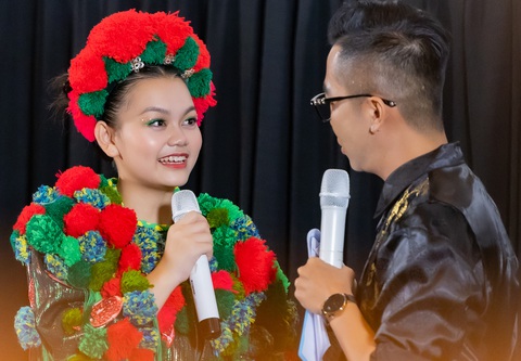 'Ca sĩ nhí triệu view' Bào Ngư ra mắt MV đón Tết Trung thu. - Ảnh 1. Bé Bào Ngư ra mắt MV đón mùa Tết Trung thu Hỏi Cuội