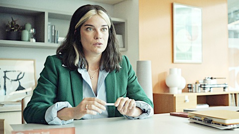 AI đảo lộn cuộc sống của nữ chính Joan trong Joan is Awful - Ảnh: IMDb AI đảo lộn cuộc sống của nữ chính Joan trong Joan is Awful - Ảnh: IMDb