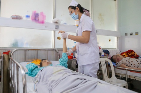 Các bác sĩ khuyến cáo người dân nên chú trọng điều trị phòng ngừa đột quỵ, thay vì tầm soát đột quỵ theo quảng cáo rầm rộ với chi phí đắt đỏ - Ảnh: PHƯƠNG QUYÊN Các bác sĩ khuyến cáo người dân nên chú trọng điều trị phòng ngừa đột quỵ, thay vì tầm soát đột quỵ theo quảng cáo rầm rộ với chi phí đắt đỏ - Ảnh: PHƯƠNG QUYÊN