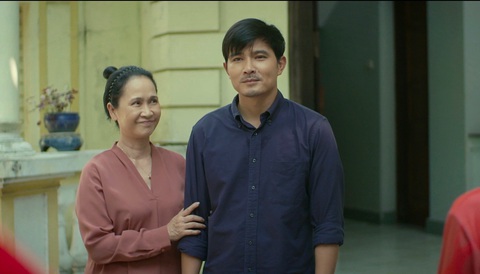 Nụ cười hiếm hoi của bà Cúc và Công trong những tập gần đây của Gia đình mình vui bất thình lình - Ảnh: ĐPCC Nụ cười hiếm hoi của bà Cúc và Công trong những tập gần đây của Gia đình mình vui bất thình lình - Ảnh: ĐPCC
