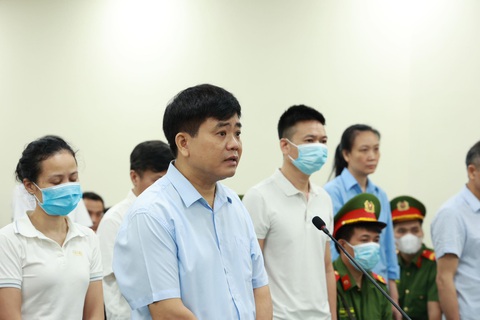 Số cây xanh trong nhiệm kỳ ông Nguyễn Đức Chung gấp 6 lần 108 năm trước đó - Ảnh 1. Cựu chủ tịch Hà Nội Nguyễn Đức Chung tại phiên tòa - Ảnh: NAM PHƯƠNG