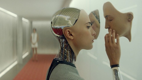 AI là công cụ và 'thảm họa' của điện ảnh - Ảnh 4. Ex Machina - bộ phim nói về sự phát triển và sức ảnh hưởng của trí tuệ nhân tạo - Ảnh: IMDb