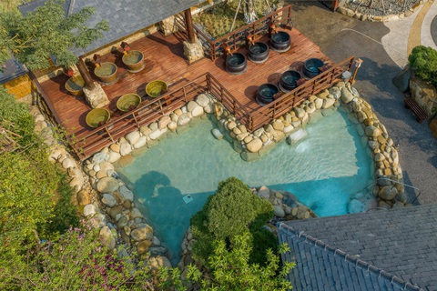 Điểm đến mới cho mùa thu đang “gây sốt” - Ảnh 1. Du khách được trải nghiệm tắm onsen chuẩn Nhật ngay tại Việt Nam