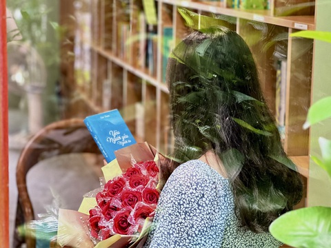 Không hiếm phụ nữ thừa nhận đã từng “say nắng” một người đàn ông khác dù có gia đình - Ảnh minh họa: NAM TRẦN Không hiếm phụ nữ thừa nhận đã từng “say nắng” một người đàn ông khác dù có gia đình - Ảnh minh họa: NAM TRẦN