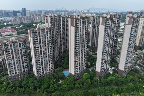 Trung Quốc hỗ trợ giảm chi phí mua nhà cho người dân - Ảnh 1. Chính phủ Trung Quốc vừa thông qua một loạt chính sách nhằm giảm gánh nặng chi phí nhà ở cho người dân nước này - Ảnh: AFP