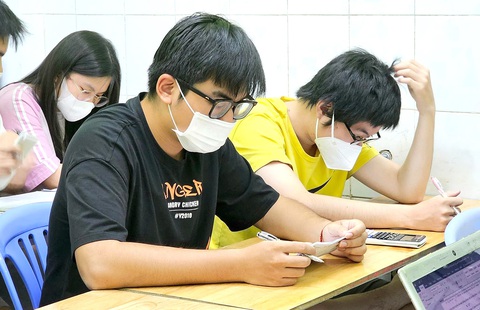 Trong giờ học luyện thi IELTS tại một trung tâm ở quận Bình Tân, TP.HCM - Ảnh: NGUYỄN TRÌNH Trong giờ học luyện thi IELTS tại một trung tâm ở quận Bình Tân, TP.HCM - Ảnh: NGUYỄN TRÌNH