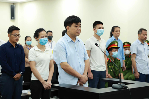 Ông Nguyễn Đức Chung bị đề nghị trong vụ nâng khống giá cây xanh - Ảnh 1. Cựu chủ tịch Hà Nội Nguyễn Đức Chung tại phiên tòa - Ảnh: NAM PHƯƠNG