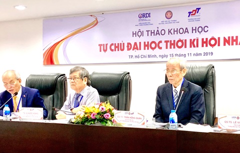 GS Trần Hồng Quân (phải) tại hội thảo khoa học về tự chủ đại học diễn ra vào tháng 11-2019 - Ảnh: TRẦN HUỲNH GS Trần Hồng Quân (phải) tại hội thảo khoa học về tự chủ đại học diễn ra vào tháng 11-2019 - Ảnh: TRẦN HUỲNH