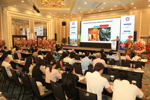Tin tức sáng 27-8: Từ 1-7-2024 sách giáo khoa thuốc nhóm hàng nhà nước định giá - Ảnh 2. Các đại biểu dự phiên sinh hoạt khoa học chủ đề "Tối ưu hóa quản lý người bệnh đột quỵ" - Ảnh: THẾ ANH
