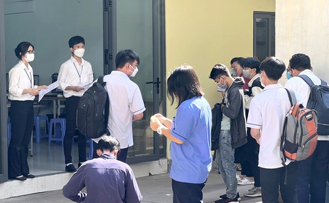 Thí sinh tham gia dự thi lấy chứng chỉ tiếng Anh quốc tế tại TP.HCM - Ảnh: DUYÊN PHAN Thí sinh tham gia dự thi lấy chứng chỉ tiếng Anh quốc tế tại TP.HCM - Ảnh: DUYÊN PHAN