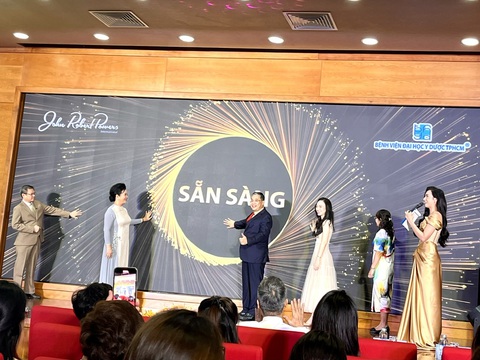 Bác sĩ giao tiếp tốt giúp bệnh nhân dịu đi những nỗi đau - Ảnh 1. Lễ khai mạc cuộc thi Én vàng UMC dành cho y bác sĩ và nhân viên y tế - Ảnh: T.Dương