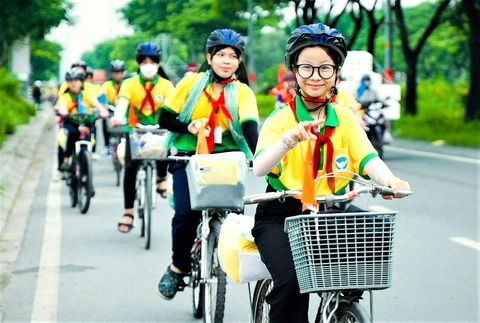 Thiếu nhi TP.HCM trải nghiệm đạp xe trong hành trình du khảo “Hào khí miền Đông” 2023 - Ảnh: THANH HIỆP Thiếu nhi TP.HCM trải nghiệm đạp xe trong hành trình du khảo “Hào khí miền Đông” 2023 - Ảnh: THANH HIỆP