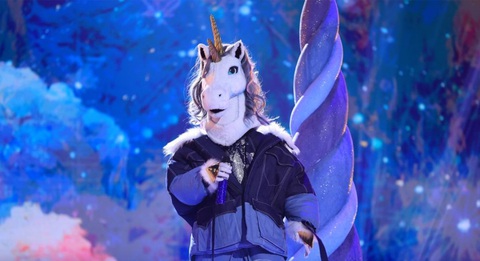 Trấn Thành đòi 'lái xe' tìm đến nhà Kỳ Lân Lãng Tử' lột mascot - Ảnh 2. Kỳ Lân Lãng Tử lột xác khi hát nhạc dance, đọc rap thành sầu