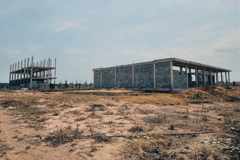 Thi công trường học ở khu tái định cư sân bay Long Thành có kịp năm học mới? - Ảnh 1. Đồng Nai đang nỗ lực xây dựng các trường học trong khu tái định cư Lộc An - Bình Sơn - Ảnh: H.M.