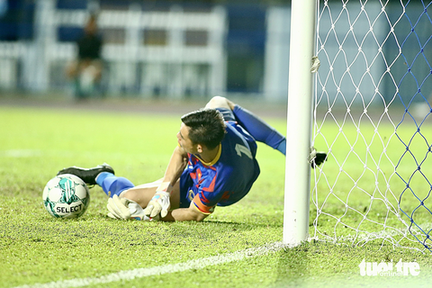 Pha cản phá thành công của thủ môn Quan Văn Chuẩn đưa U23 Việt Nam đăng quang ở giải U23 Đông Nam Á 2023 - Ảnh: Hoàng Tùng Pha cản phá thành công của thủ môn Quan Văn Chuẩn đưa U23 Việt Nam đăng quang ở giải U23 Đông Nam Á 2023 - Ảnh: HOÀNG TÙNG