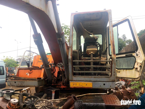 Vụ kiện phường giữ xe trái luật 1.112 ngày, đòi bồi thường 2,7 tỉ: bác đề nghị giám đốc thẩm - Ảnh 3. Chiếc xe phơi nắng mưa, không thể hoạt động từ nhiều năm qua - Ảnh: Đ.C.