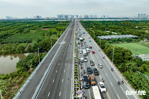 Ngắm toàn cảnh cầu Vĩnh Tuy 2 trước giờ thông xe - Ảnh 4. Cầu Vĩnh Tuy 2 đưa vào hoạt động sẽ giảm áp lực giao thông từ hai hướng cho cầu Vĩnh Tuy 1