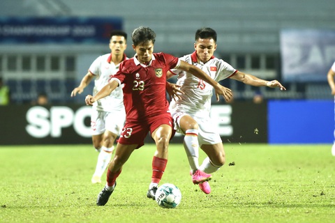 10 cầu thủ vô địch U23 Đông Nam Á lên đội U23 của HLV Philippe Troussier - Ảnh 1. Tiền đạo Minh Quang (phải) lần đầu tiên có mặt ở U23 Việt Nam của HLV Troussier - Ảnh: HOÀNG TÙNG